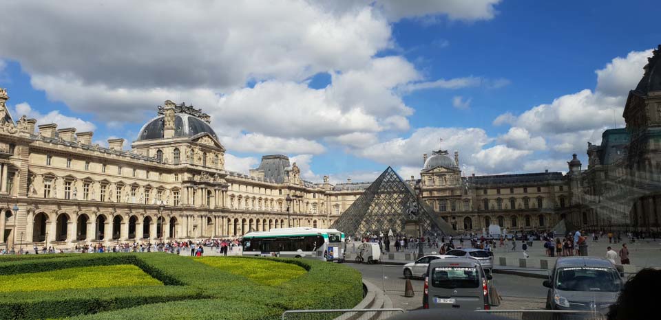 Photograph Louvre Museum & Pyramid!