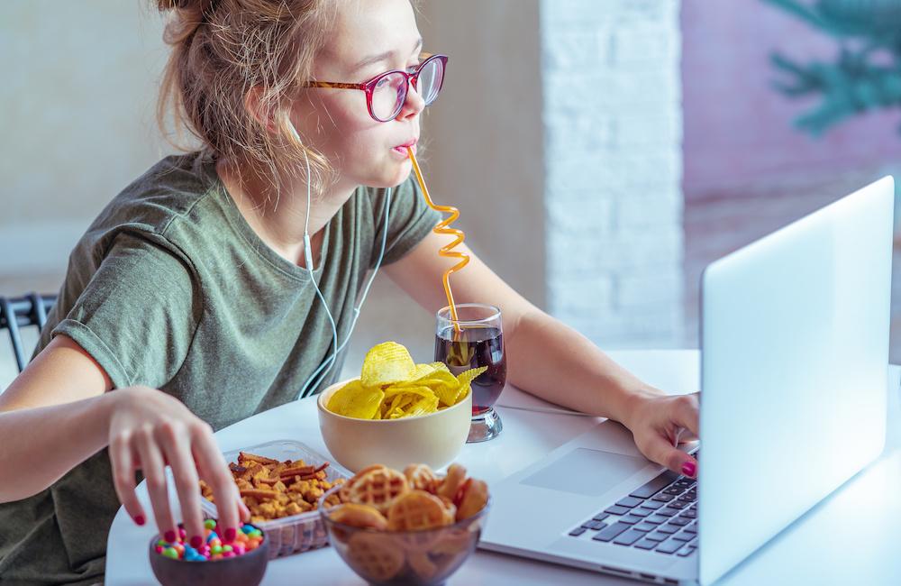 The 7 Benefits of Snacking at Work
