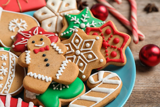 Useful Tools To Decorate Christmas Cookies With